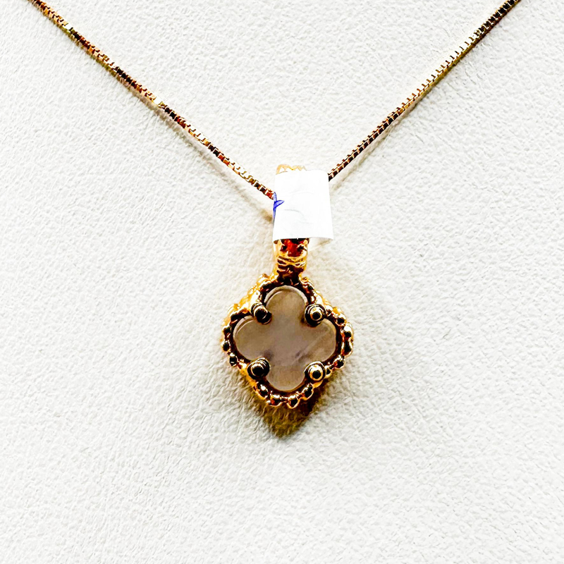 Dije Van Cleef de Oro 18K