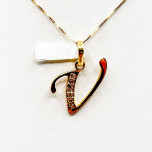 Dije Letra V de Oro 18K