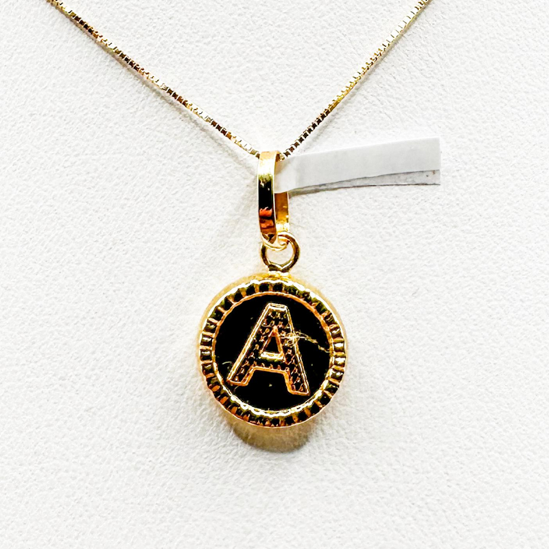 Dije Letra A Redondo de Oro 18K